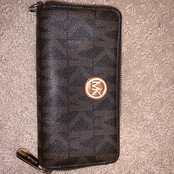 Michael Kors Handbags - Michael Kors wallet